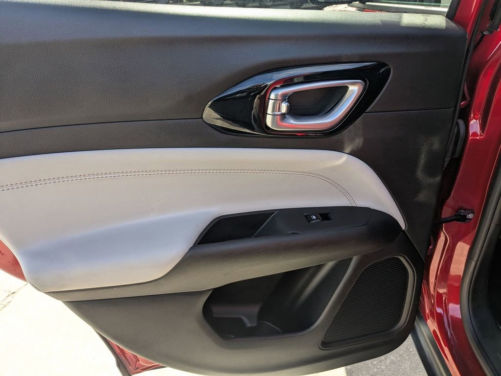 Used 2025 Jeep Compass Limited image 24