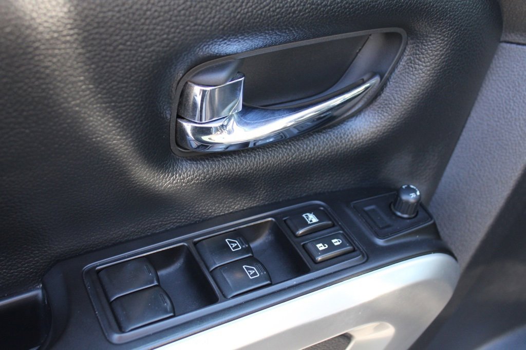 Used 2019 Nissan Titan SV w/ SV Convenience Package image 20