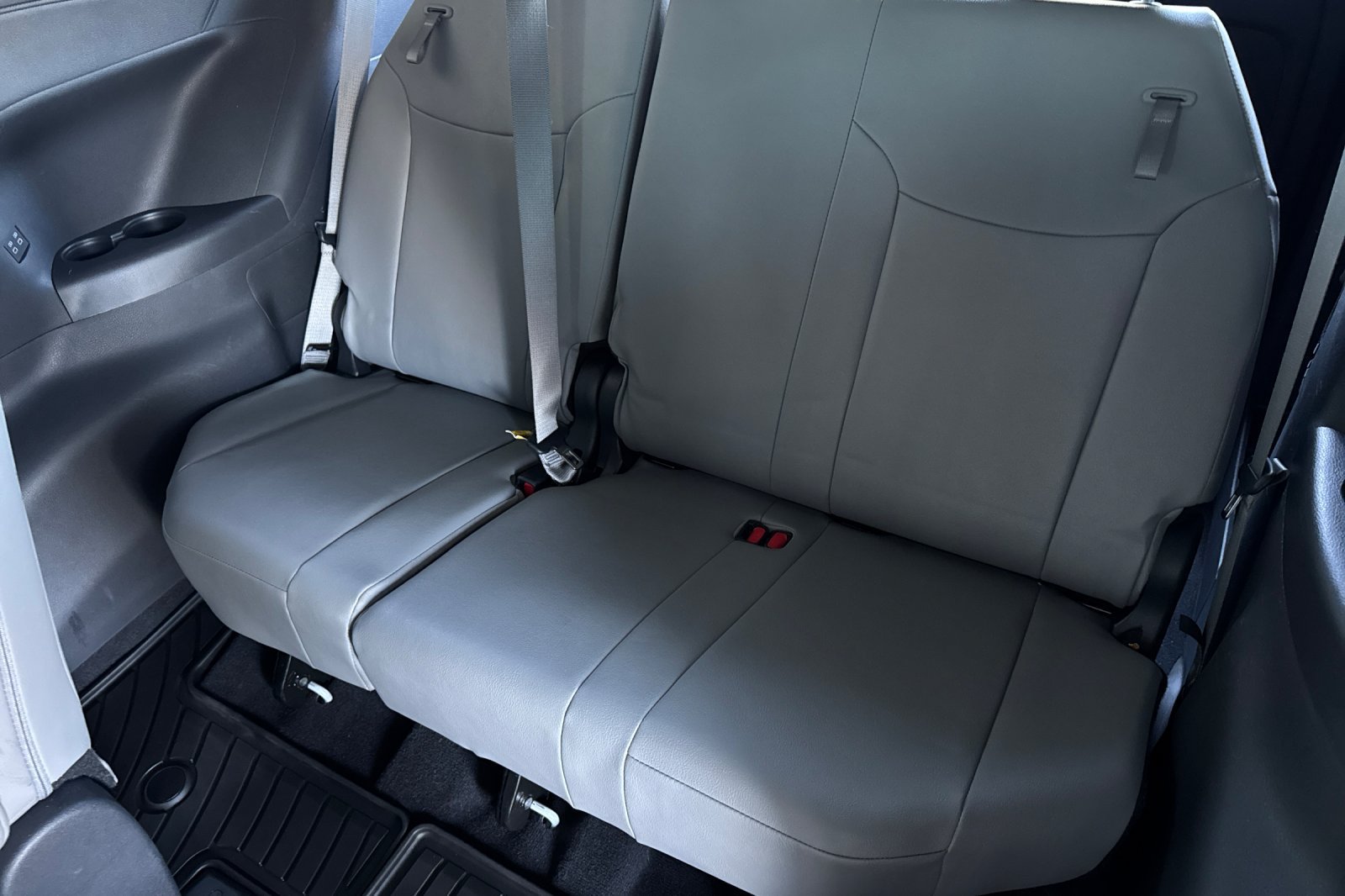 Used 2025 Toyota Sienna XLE FWD image 20