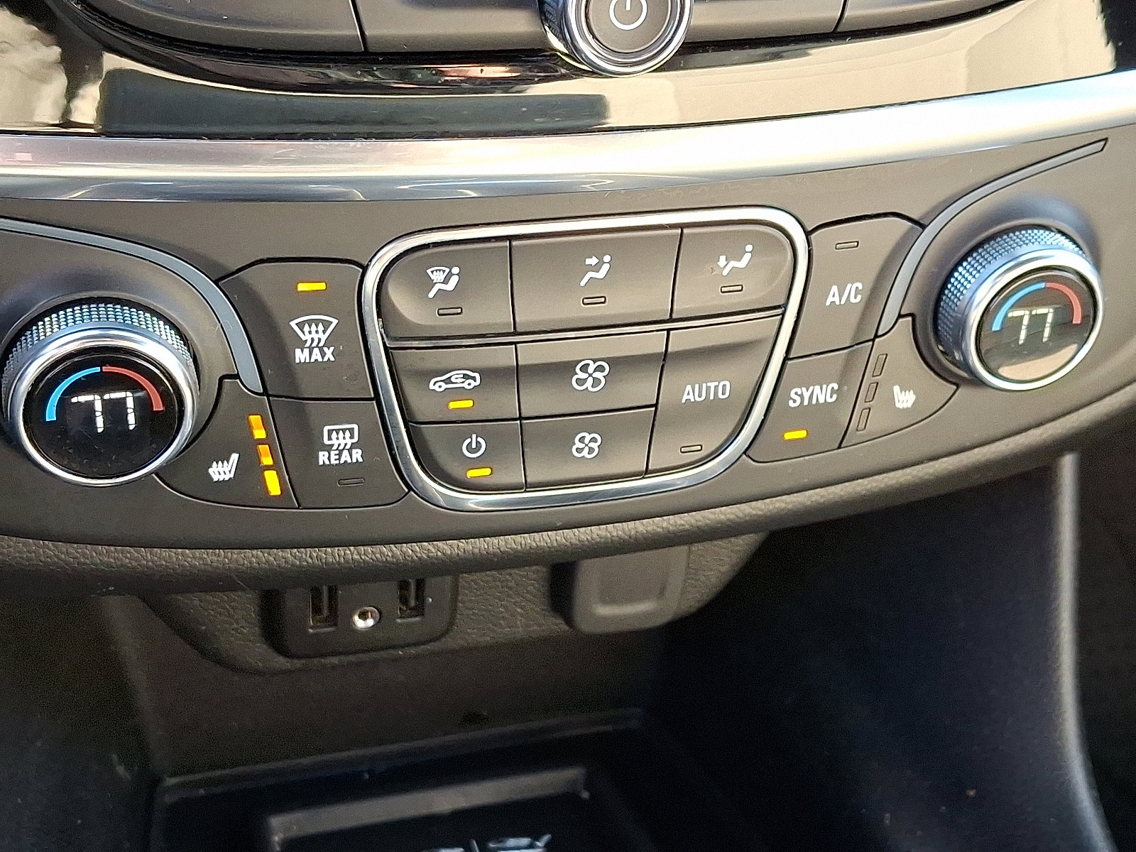 Used 2023 Chevrolet Traverse LT w/ LPO, Floor Liner Package image 18