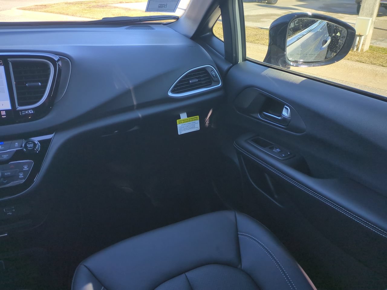 New 2026 Chrysler Voyager LX FWD image 15
