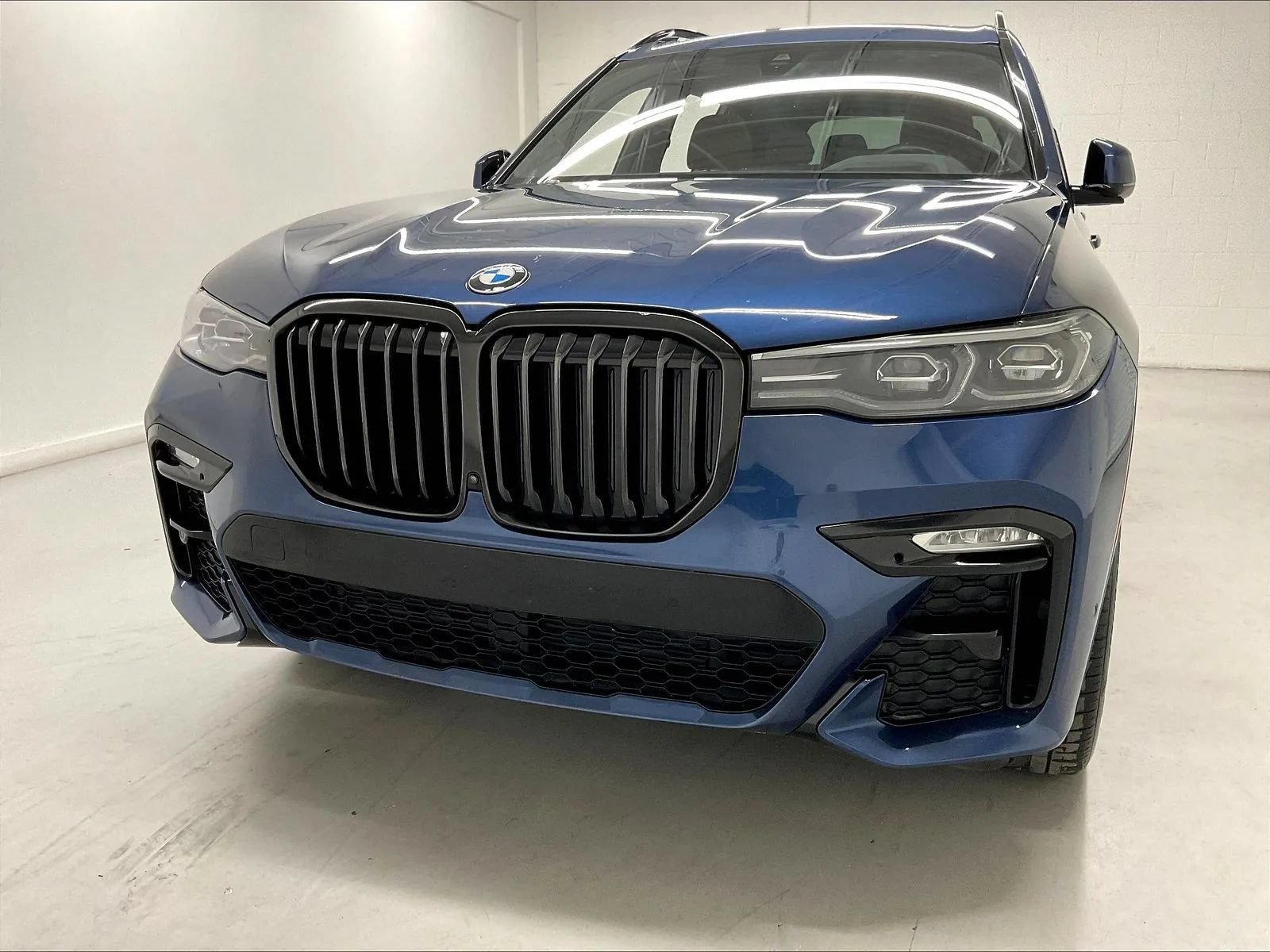 Used 2022 BMW X7 xDrive40i w/ M Sport Package AWD/4WD image 27