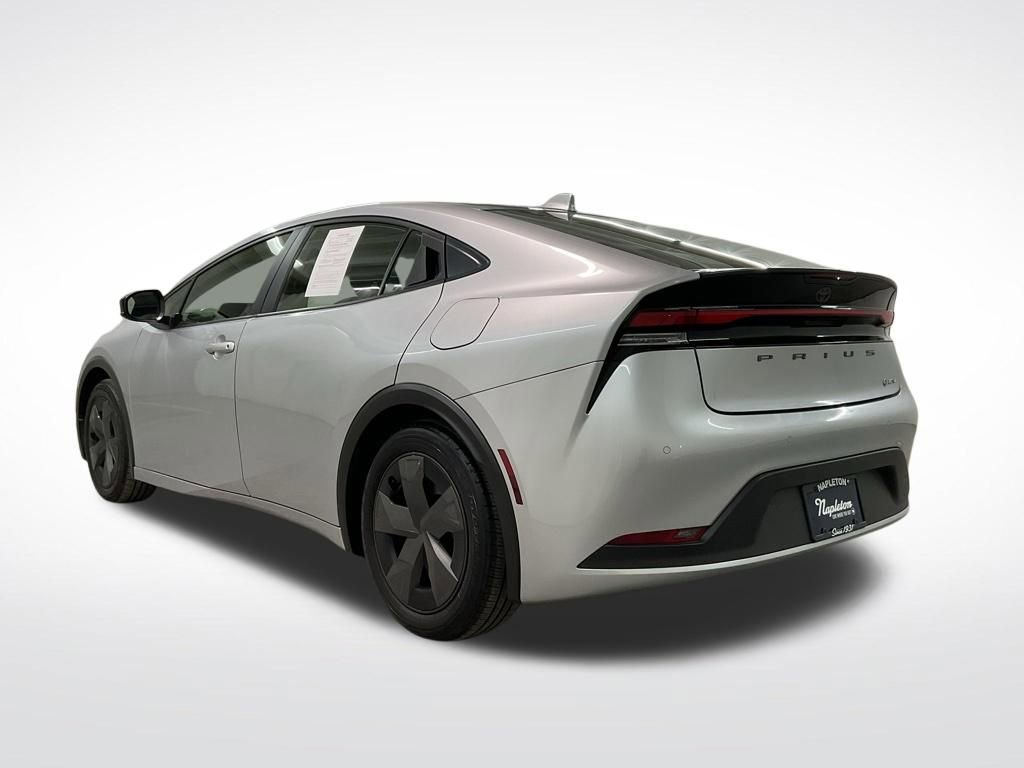 Used 2024 Toyota Prius LE FWD image 2