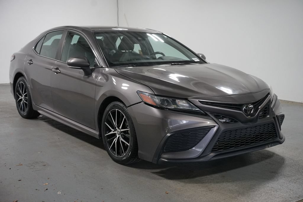 Certified 2023 Toyota Camry SE FWD image 3