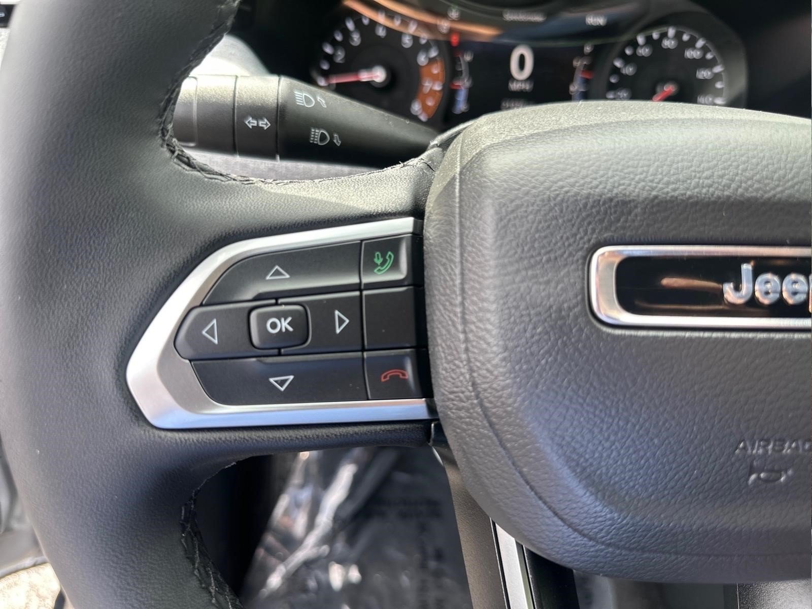 Used 2024 Jeep Compass Latitude w/ Convenience Group AWD/4WD image 24