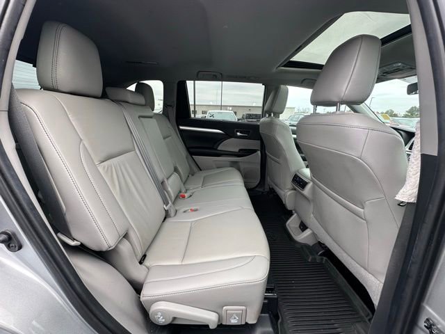 Used 2019 Toyota Highlander XLE image 31