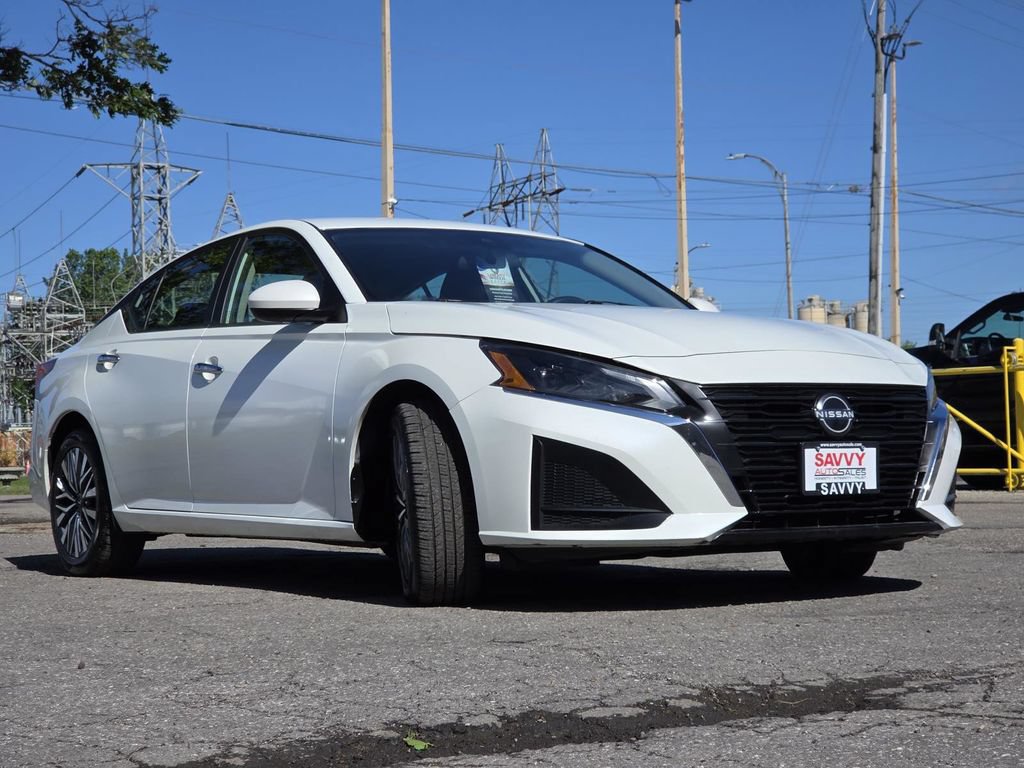 Used 2023 Nissan Altima 2.5 SV FWD image 9