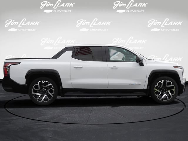 Used 2025 Chevrolet Silverado EV RST AWD/4WD image 29
