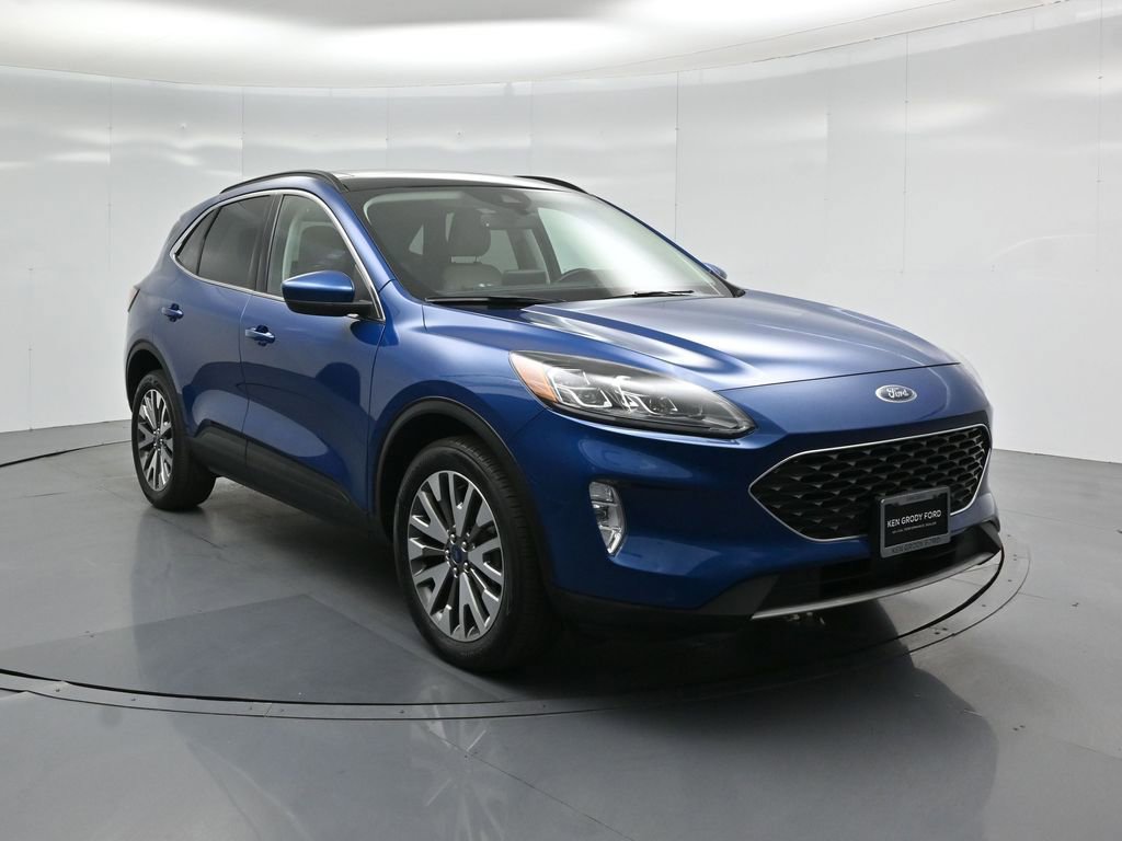 Certified 2022 Ford Escape Titanium w/ Class II Trailer Tow Package image 60