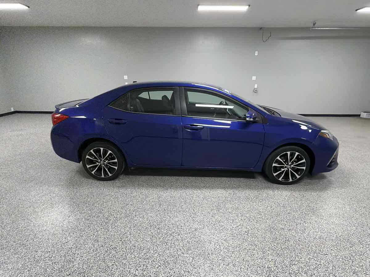 Used 2018 Toyota Corolla SE w/ SE Premium Package image 2