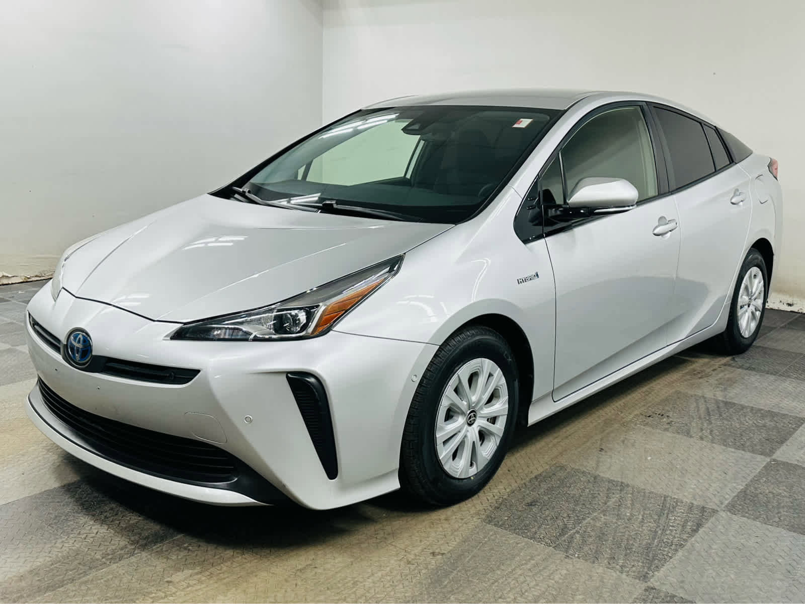 Used 2019 Toyota Prius LE image 3