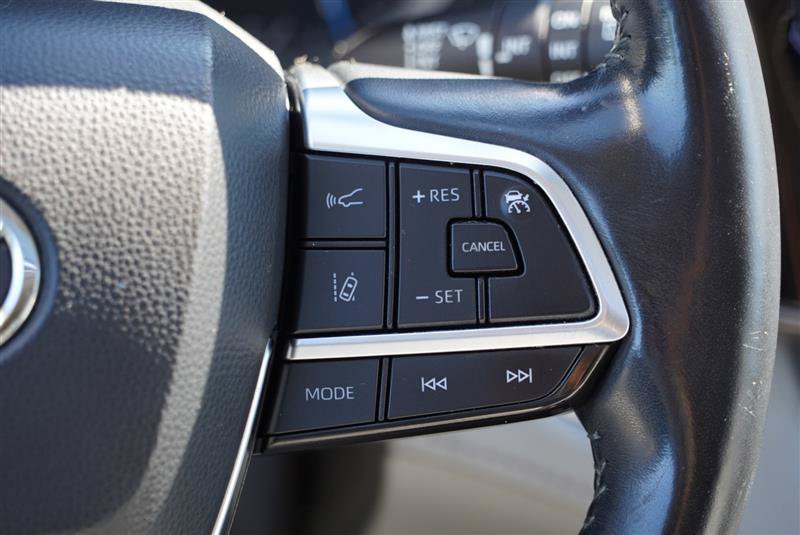 Used 2020 Toyota Highlander XLE AWD/4WD image 63