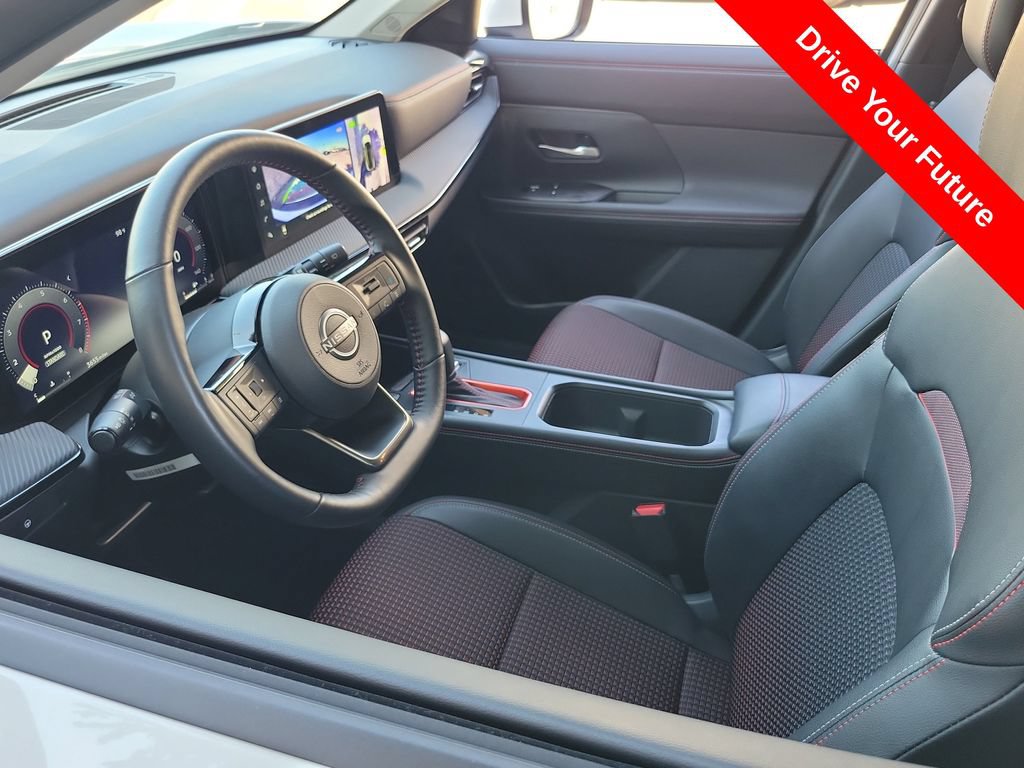Used 2025 Nissan Kicks SR w/ SR Premium Package AWD/4WD image 3