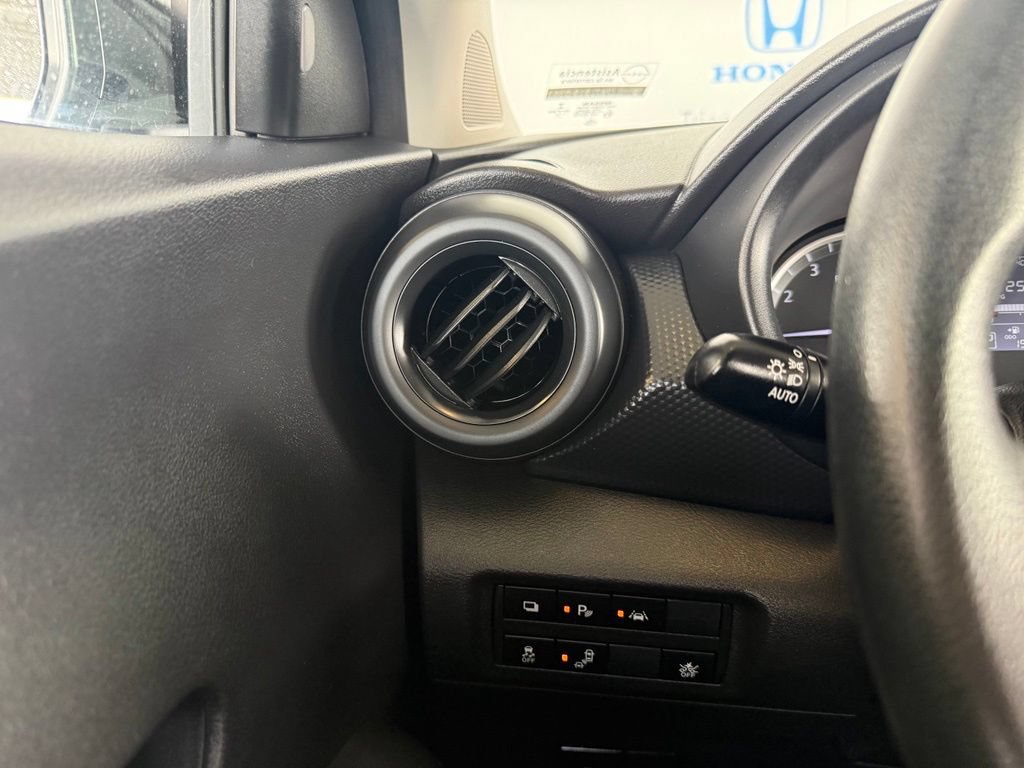 Used 2022 Nissan Kicks S FWD image 17