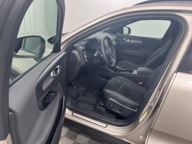 Used 2023 Volvo XC40 B5 Ultimate w/ Climate Package AWD/4WD image 12