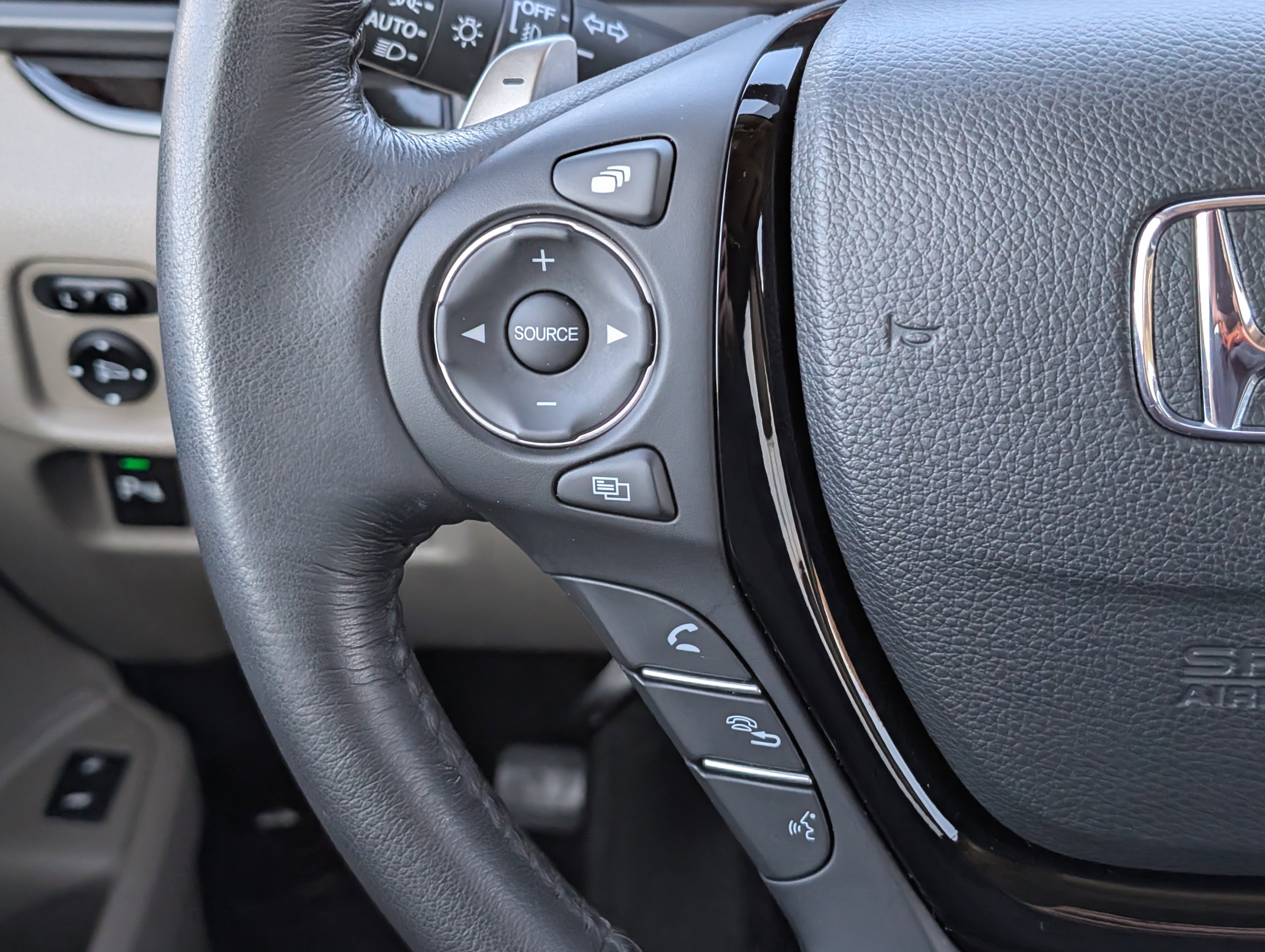 Used 2018 Honda Pilot Touring image 17