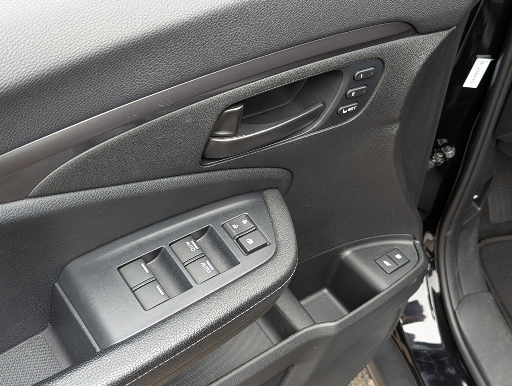 Used 2023 Honda Passport EX-L image 11