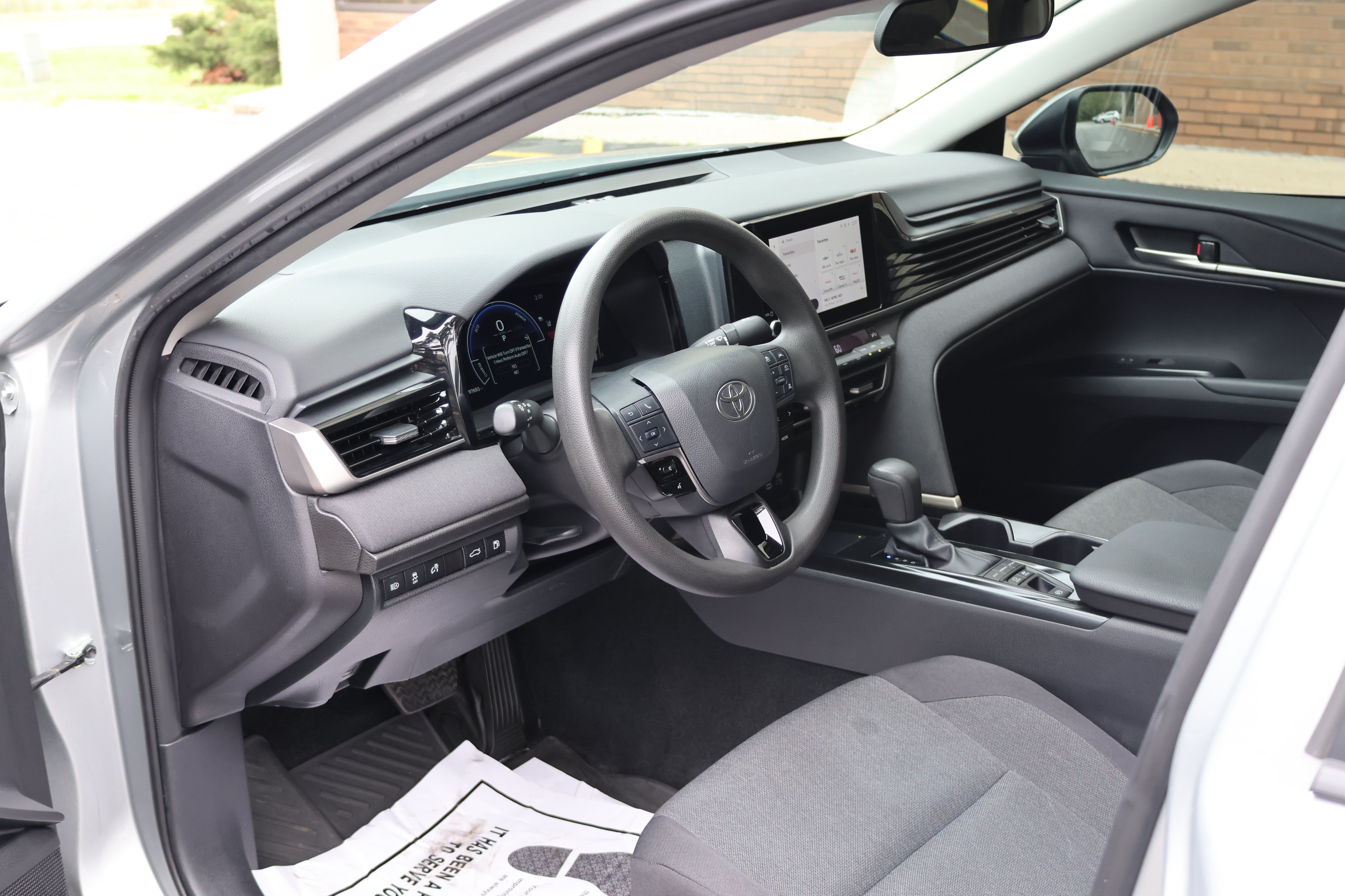 Used 2025 Toyota Camry LE FWD image 28