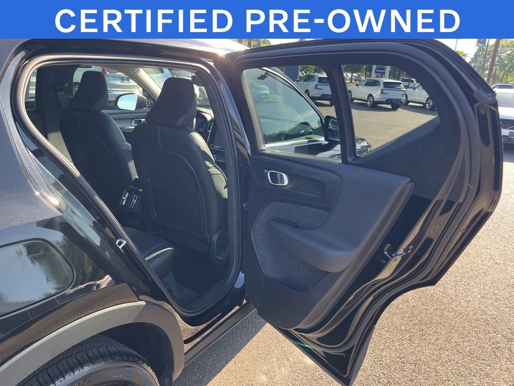 Certified 2025 Volvo XC40 B5 Plus AWD/4WD image 17