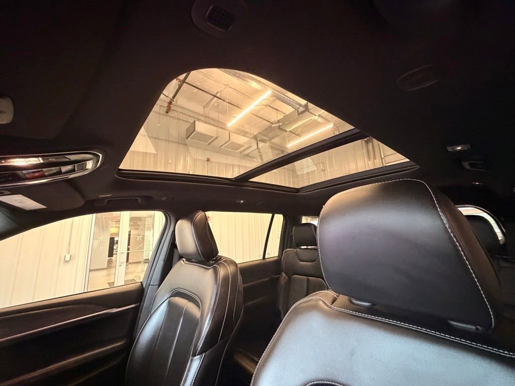 Used 2025 Jeep Grand Cherokee L Limited AWD/4WD image 23