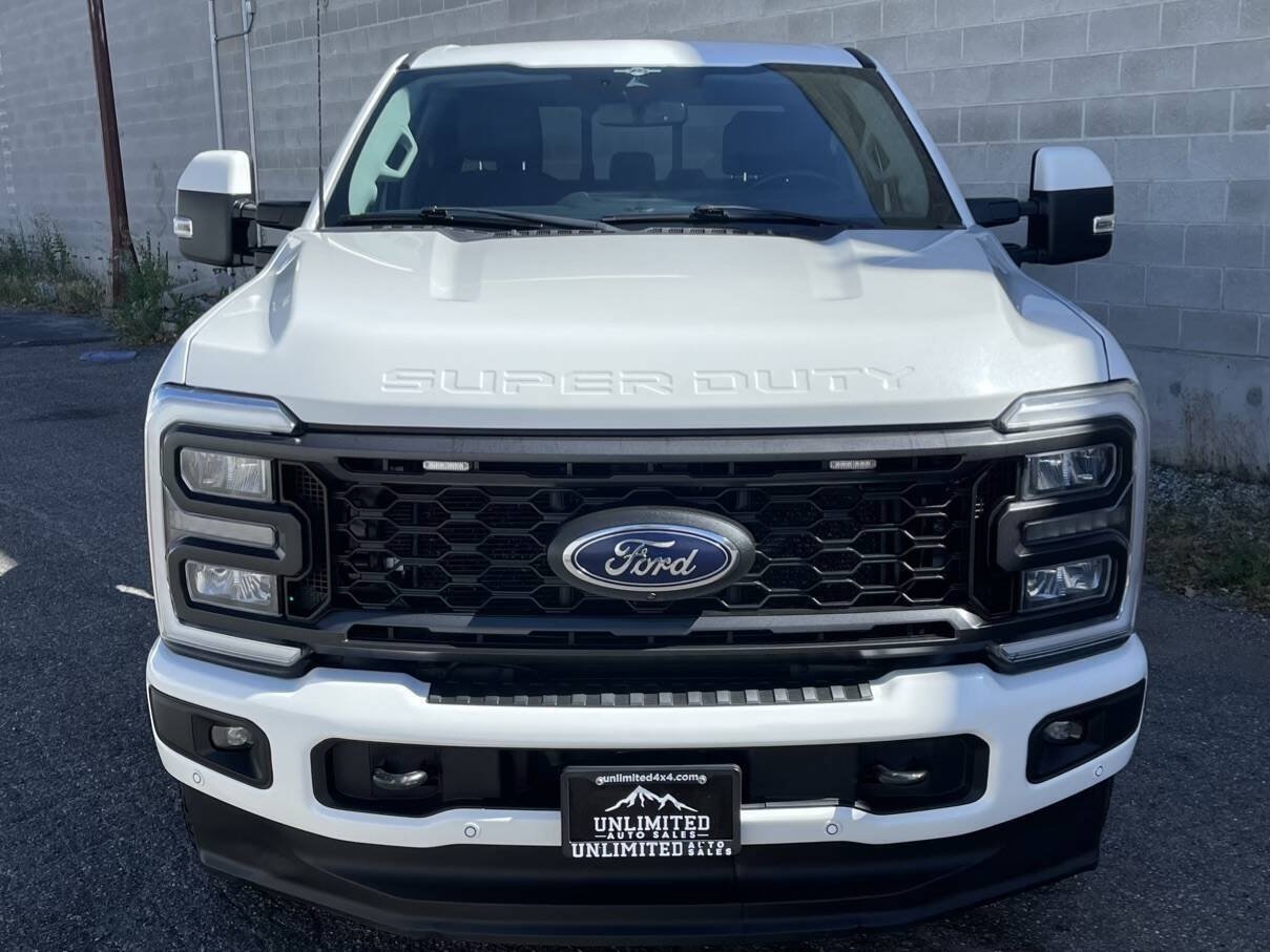 Used 2023 Ford F350 Lariat w/ Lariat Ultimate Package AWD/4WD image 2