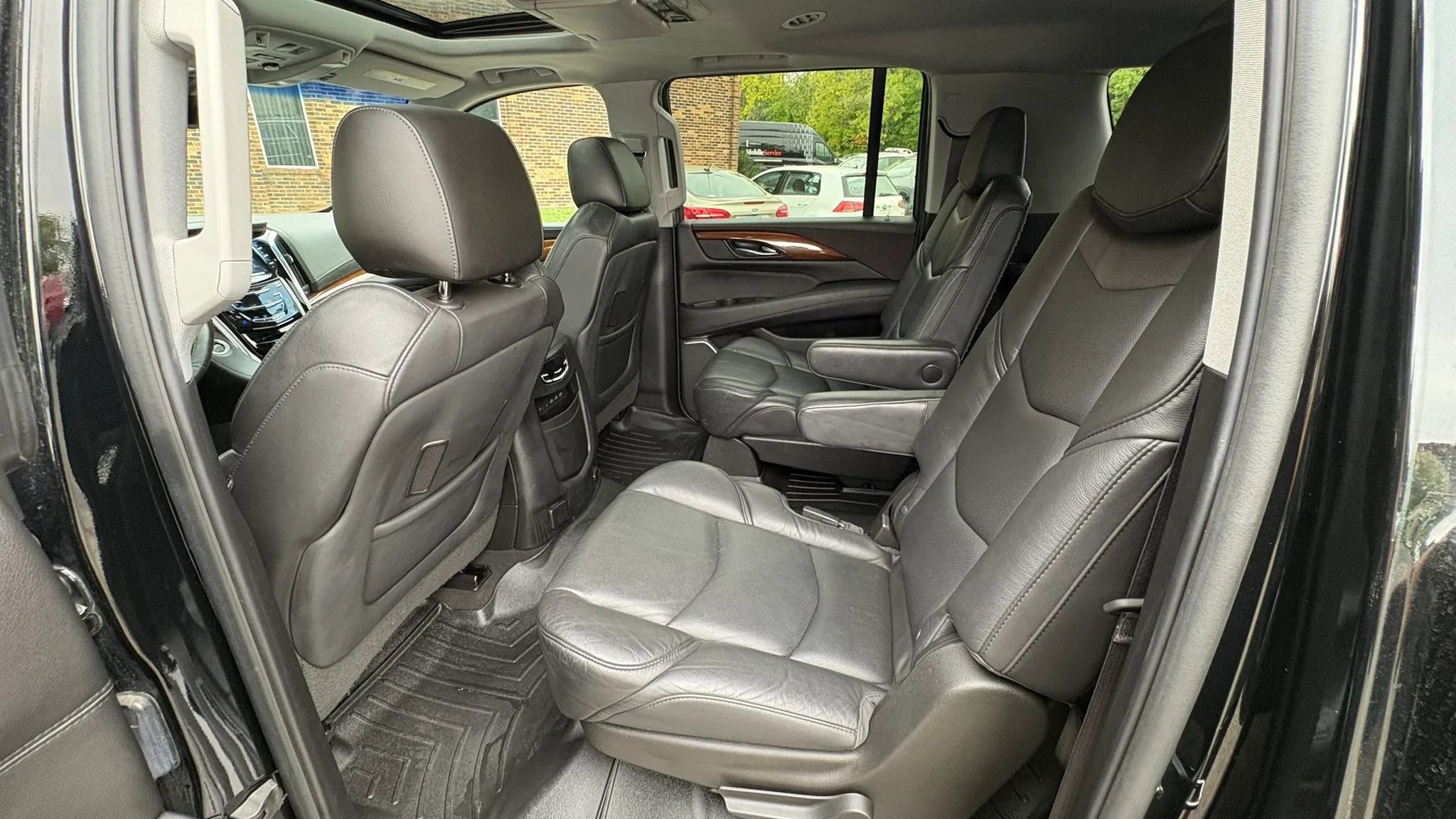 Used 2017 Cadillac Escalade ESV Premium Luxury AWD/4WD image 24