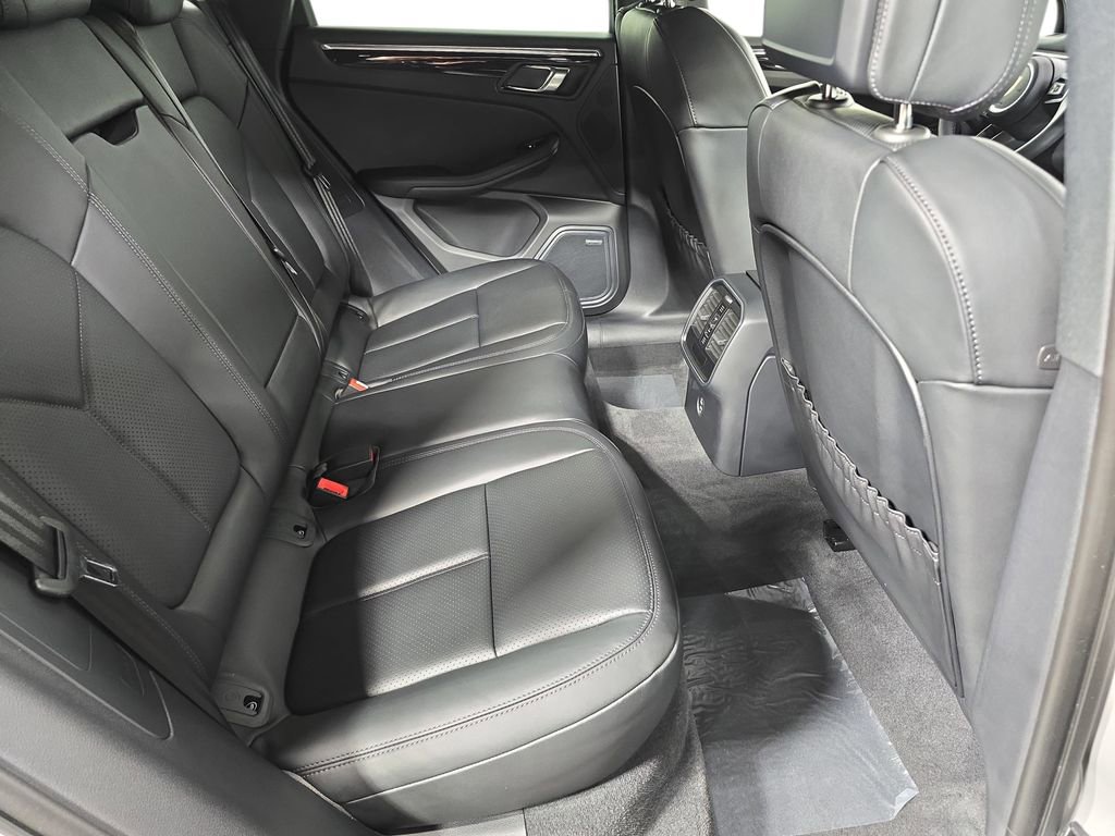 Certified 2026 Porsche Macan AWD/4WD image 26