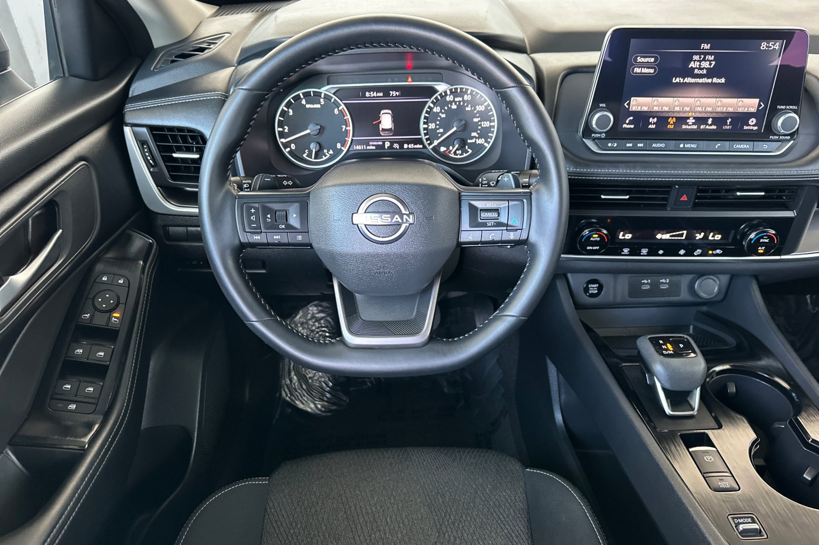 Used 2025 Nissan Rogue SV FWD image 17