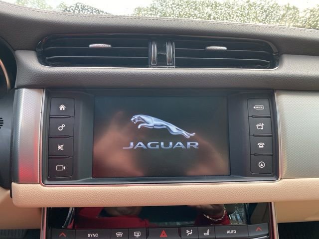 Used 2017 Jaguar XF Premium image 46