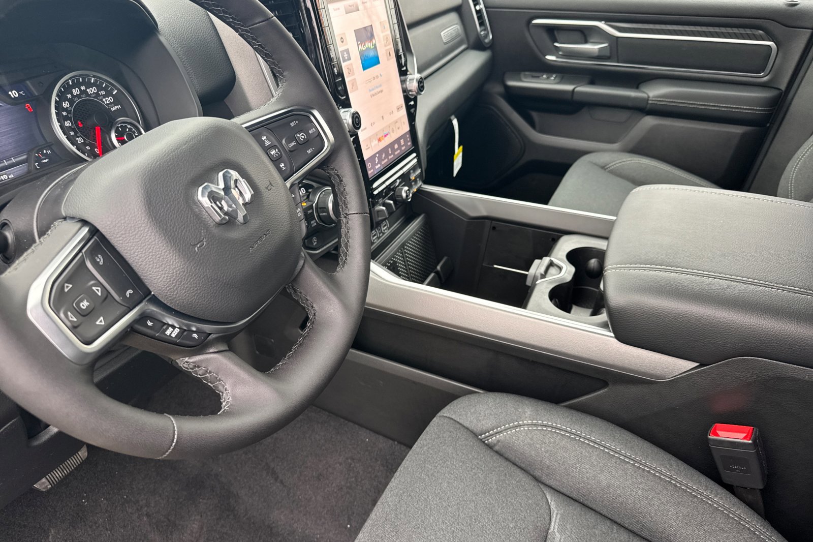 New 2026 RAM 1500 4x4 Crew Cab image 9