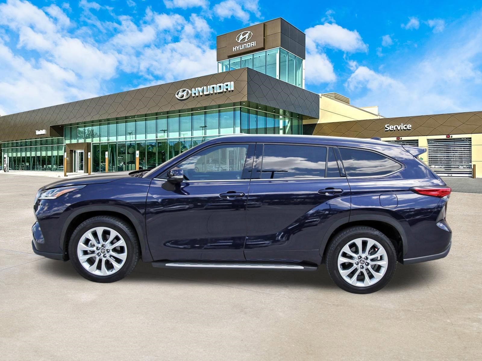 Used 2022 Toyota Highlander Limited FWD image 9