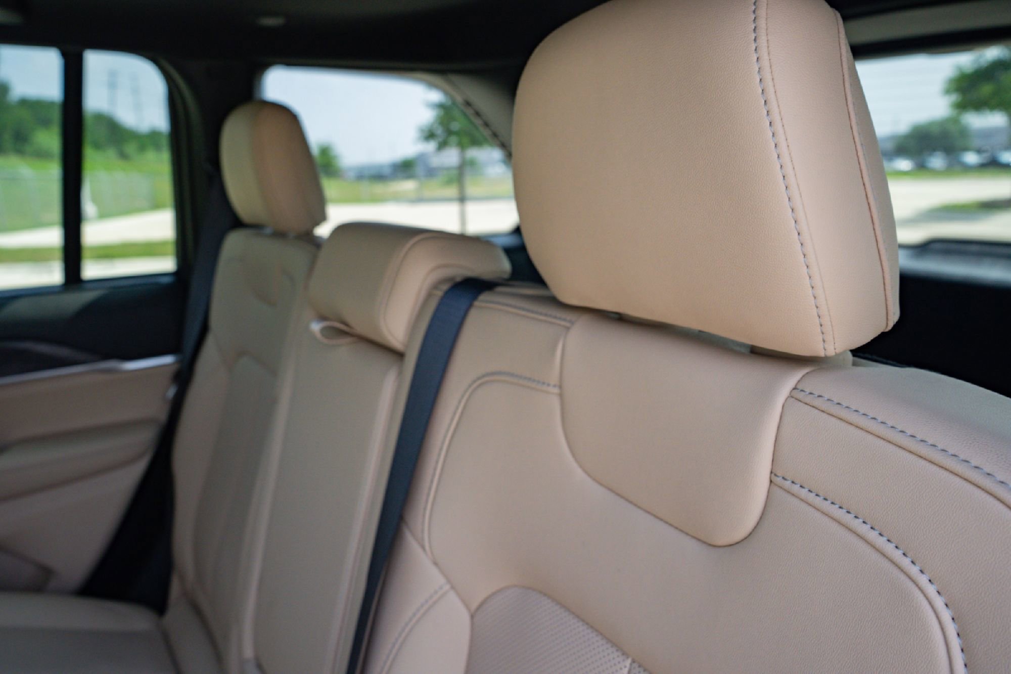 Used 2025 Jeep Grand Cherokee Limited w/ Luxury Tech Group II AWD/4WD image 25