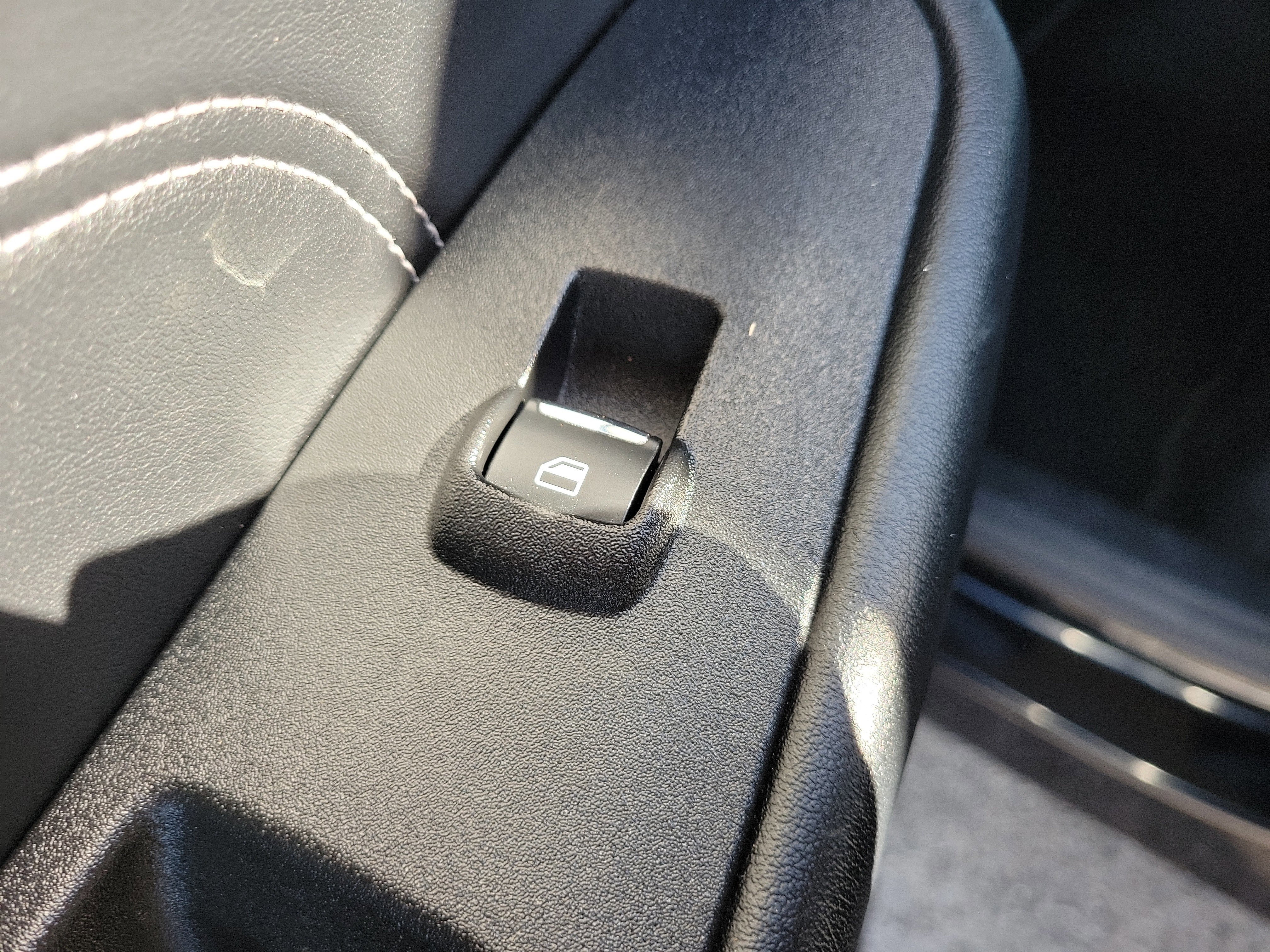 Used 2024 Ford Edge Titanium image 26