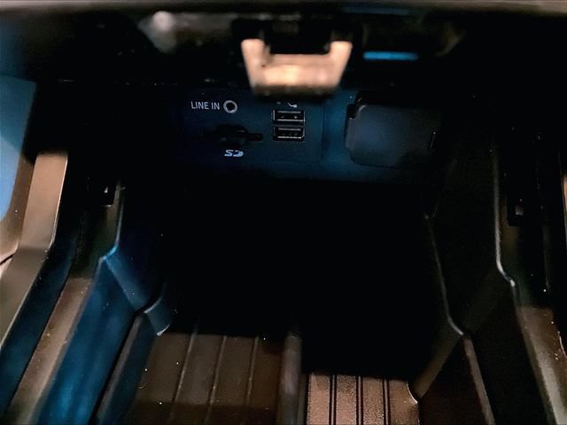 Used 2015 Ford Explorer XLT w/ Equipment Group 202B AWD/4WD image 33