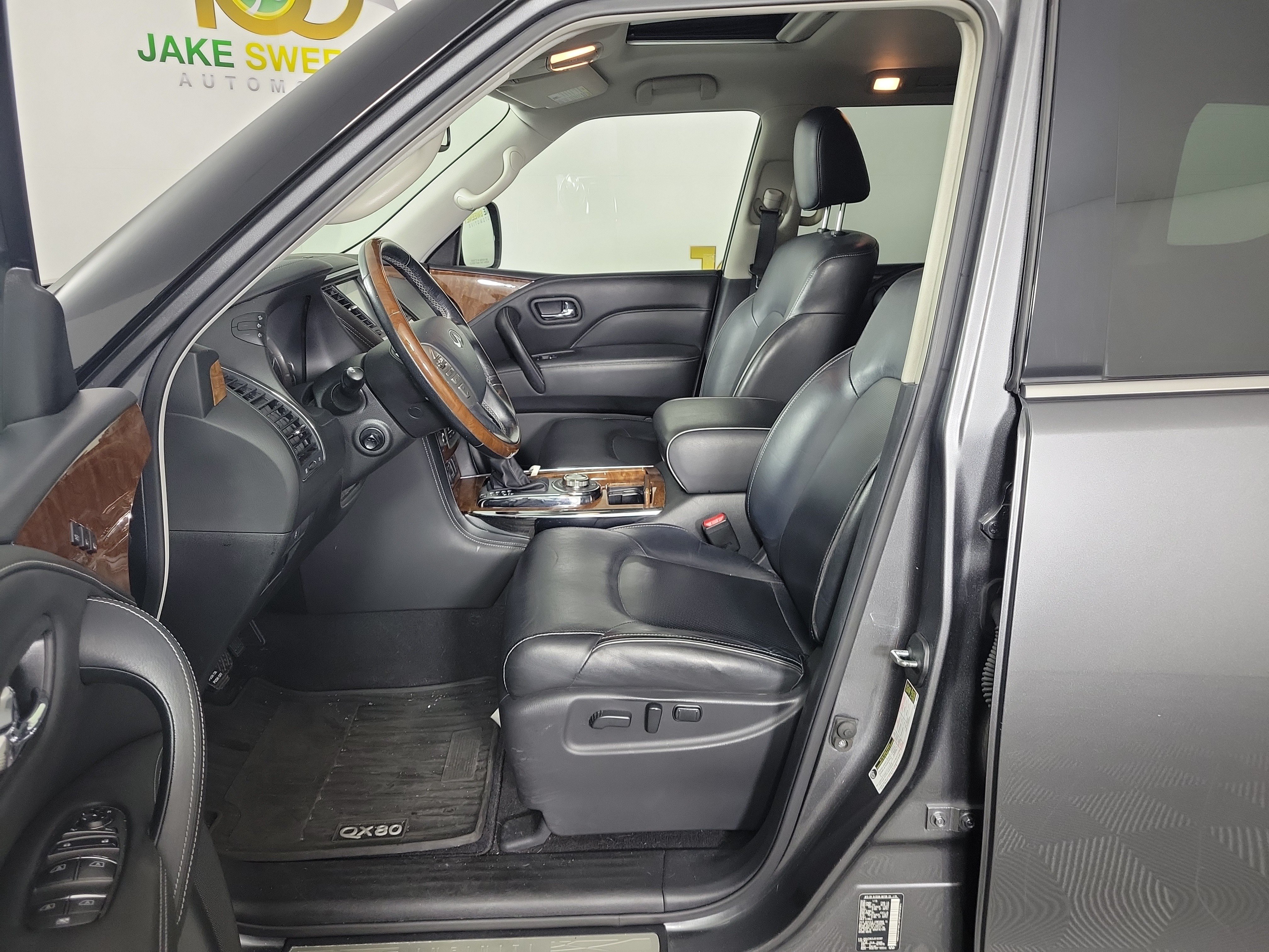 Used 2018 INFINITI QX80 4WD w/ All Season Package image 5