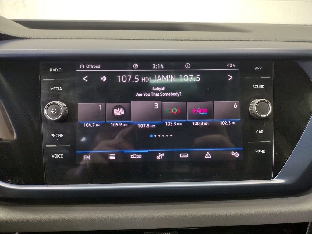 Certified 2023 Volkswagen Taos SE w/ Panoramic Sunroof Package image 16