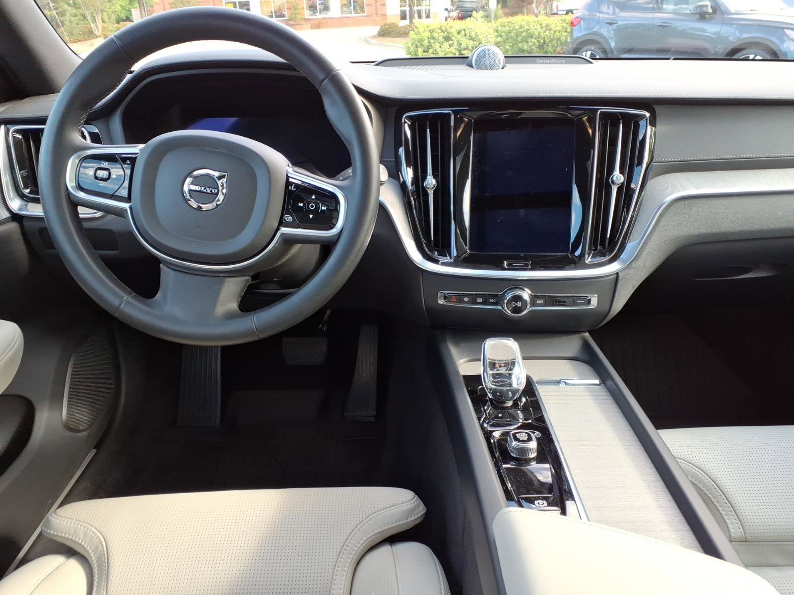 Used 2024 Volvo V60 B5 Cross Country Ultimate image 13