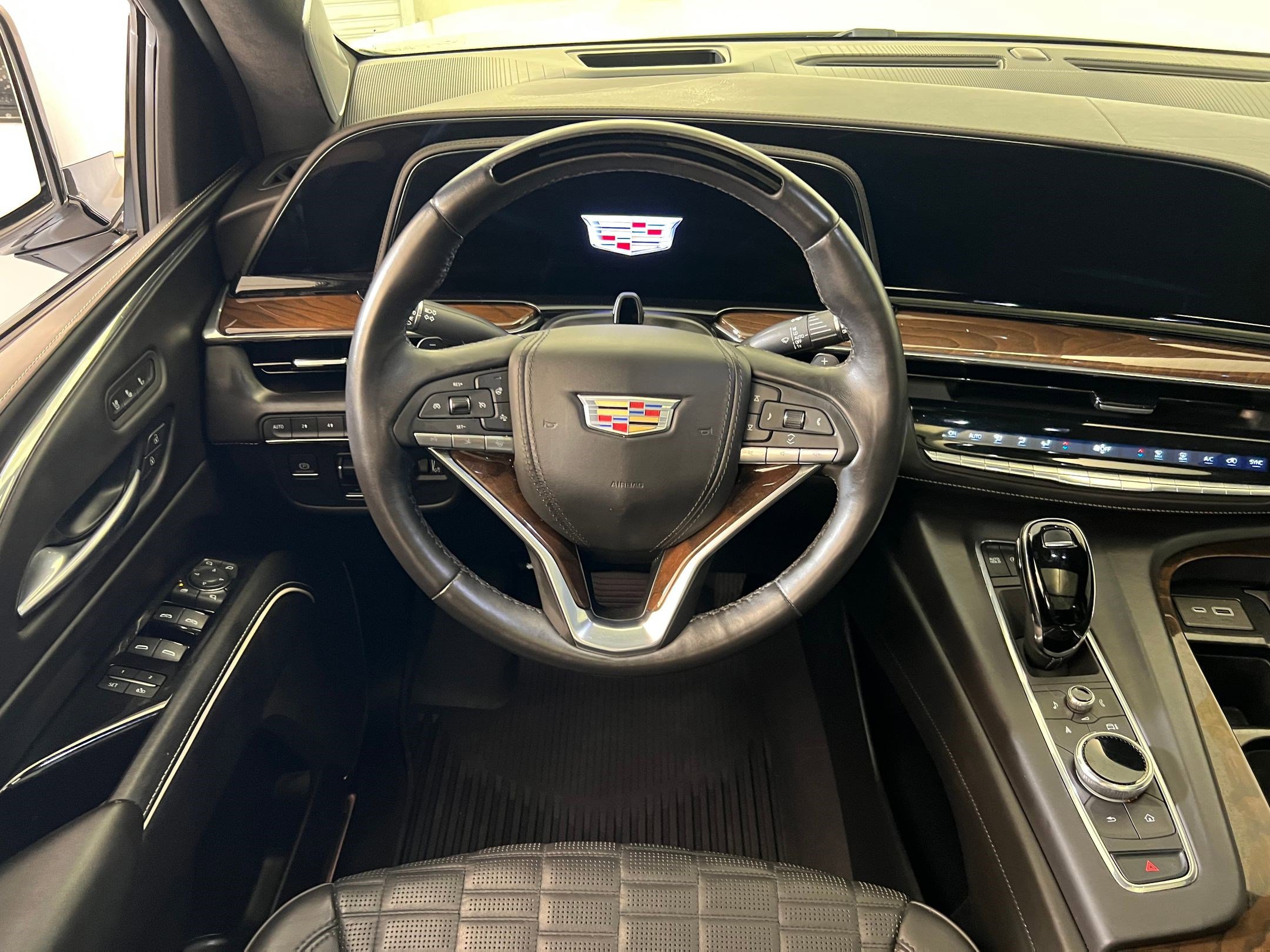 Used 2023 Cadillac Escalade Sport Platinum w/ Heavy-Duty Trailer Package image 25