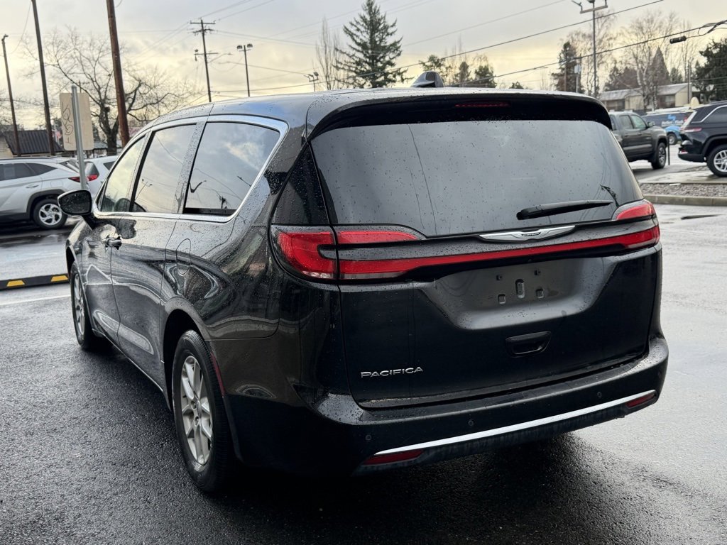 Used 2024 Chrysler Pacifica Touring-L image 5