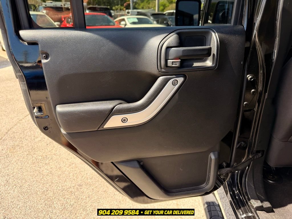 Used 2017 Jeep Wrangler Unlimited Rubicon w/ Connectivity Group AWD/4WD image 26
