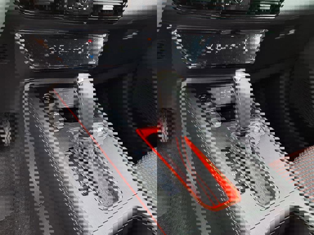 New 2025 Nissan Kicks SR image 11