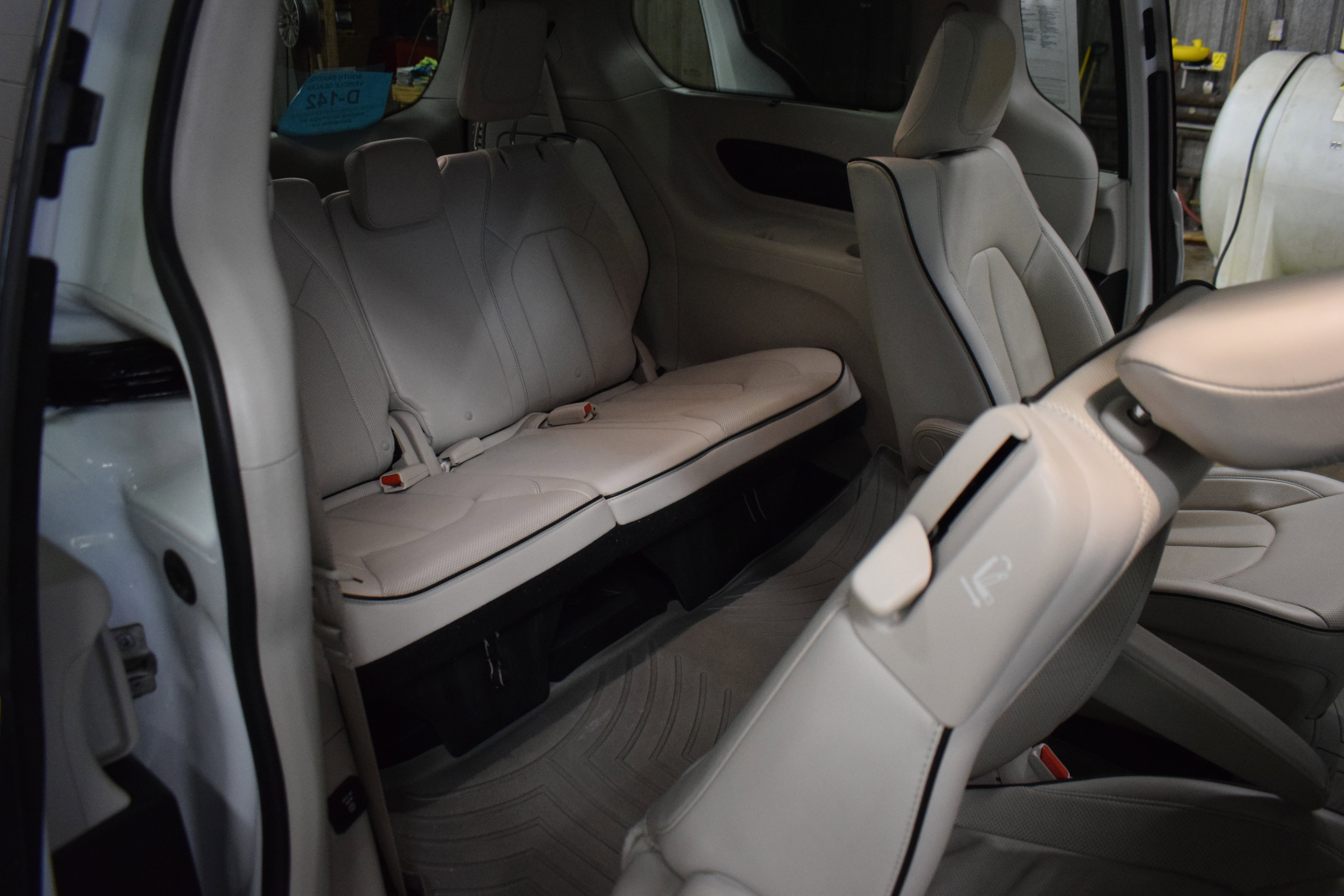 Used 2017 Chrysler Pacifica Platinum image 7