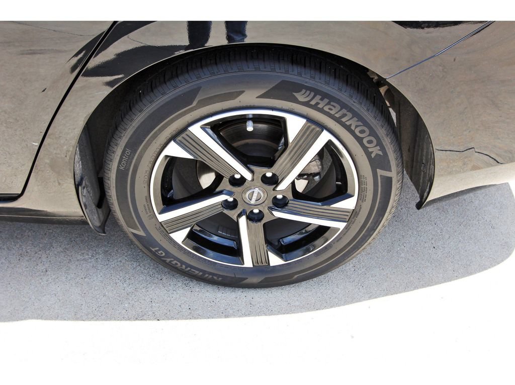 Used 2024 Nissan Sentra SV FWD image 9