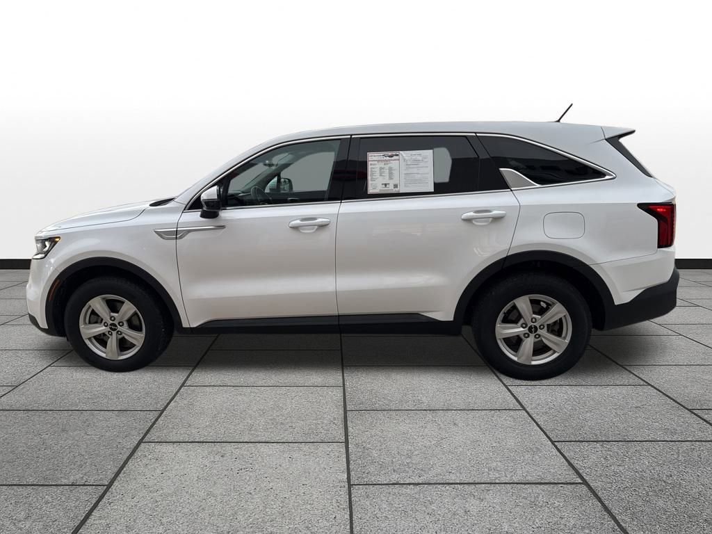 Used 2023 Kia Sorento LX image 2