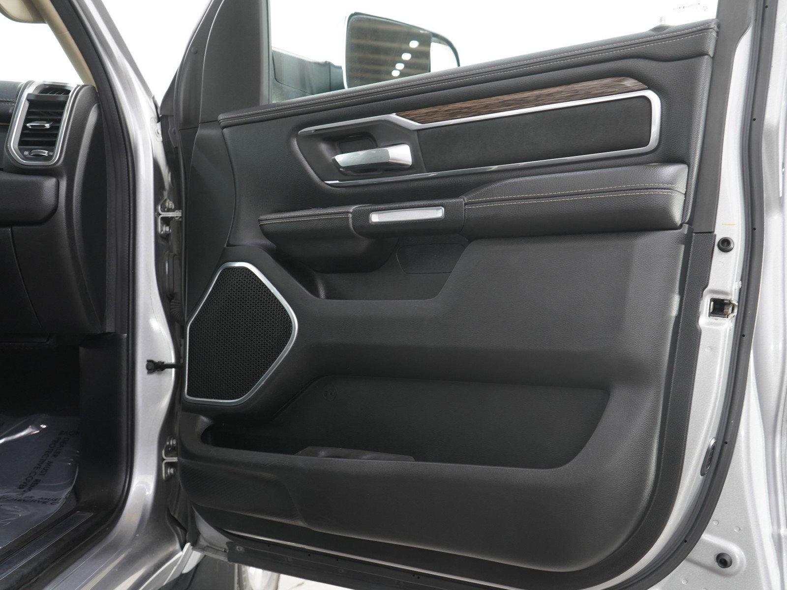 Used 2019 RAM 1500 Laramie w/ Trailer Tow Group image 9