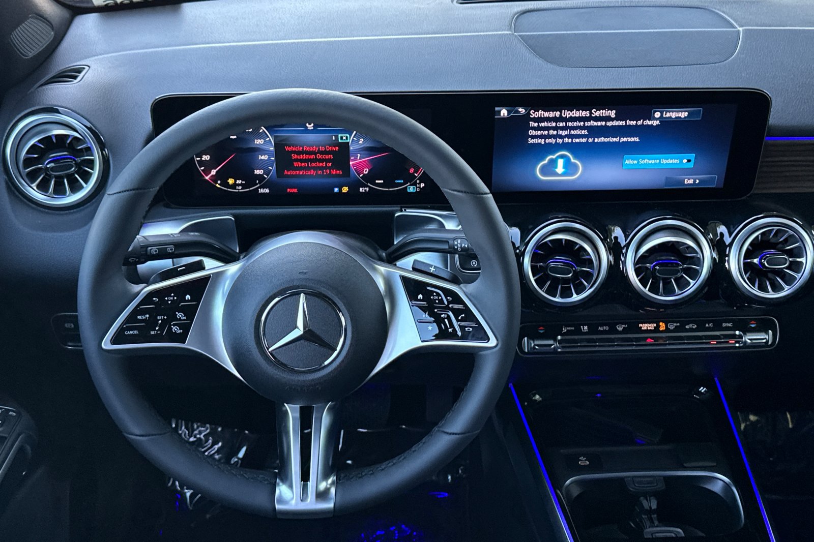 New 2026 Mercedes-Benz GLB 250 4MATIC image 14