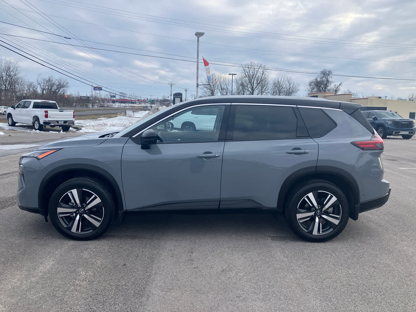 Used 2024 Nissan Rogue SL image 4