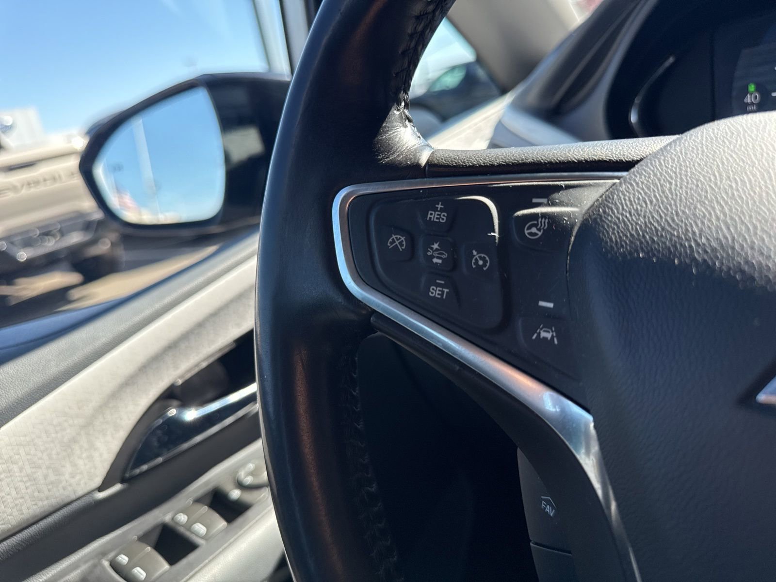 Used 2017 Chevrolet Bolt Premier w/ Driver Confidence II Package FWD image 32