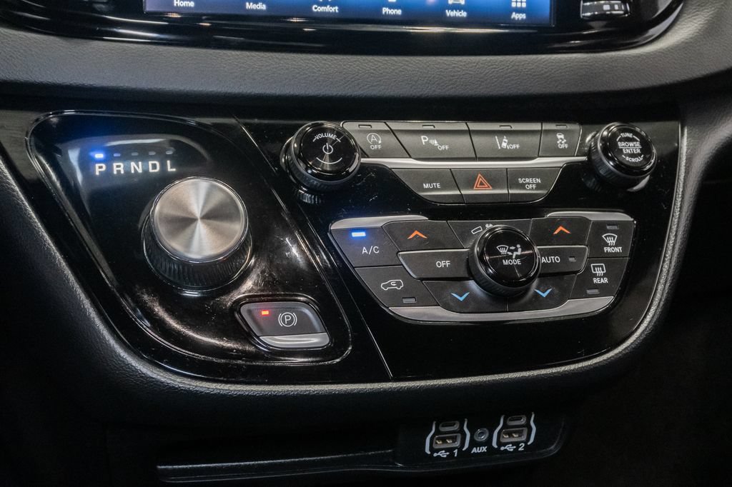 Certified 2025 Chrysler Pacifica Select FWD image 20