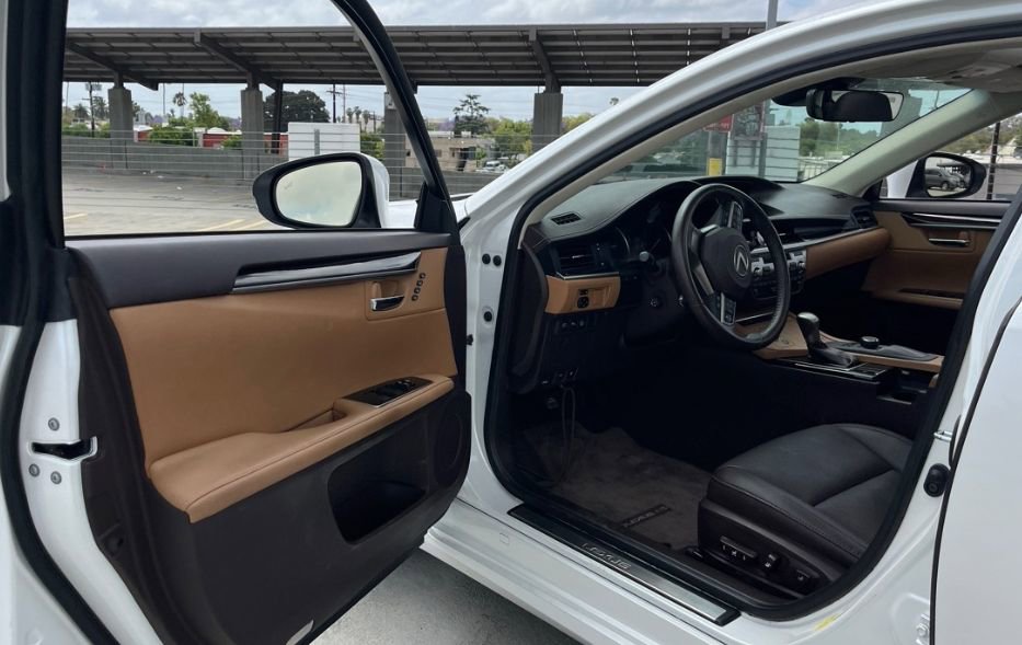 Used 2018 Lexus ES 350 w/ Premier Package FWD image 6